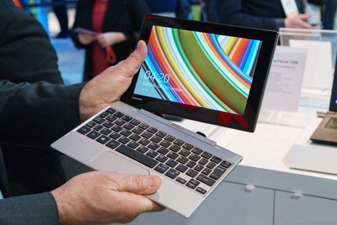 TOSHIBA SATELLITE MINI : il  primo laptablet ibrido è da RADIONOVELLI